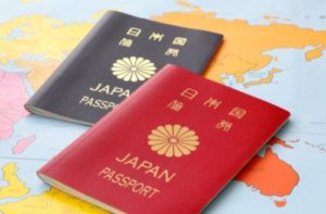 免税店入口でパスポートを提示